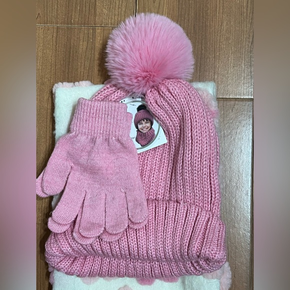 Girls 3 Piece Winter Hat, Scarf and Glove Set NWT - Picture 2 of 3
